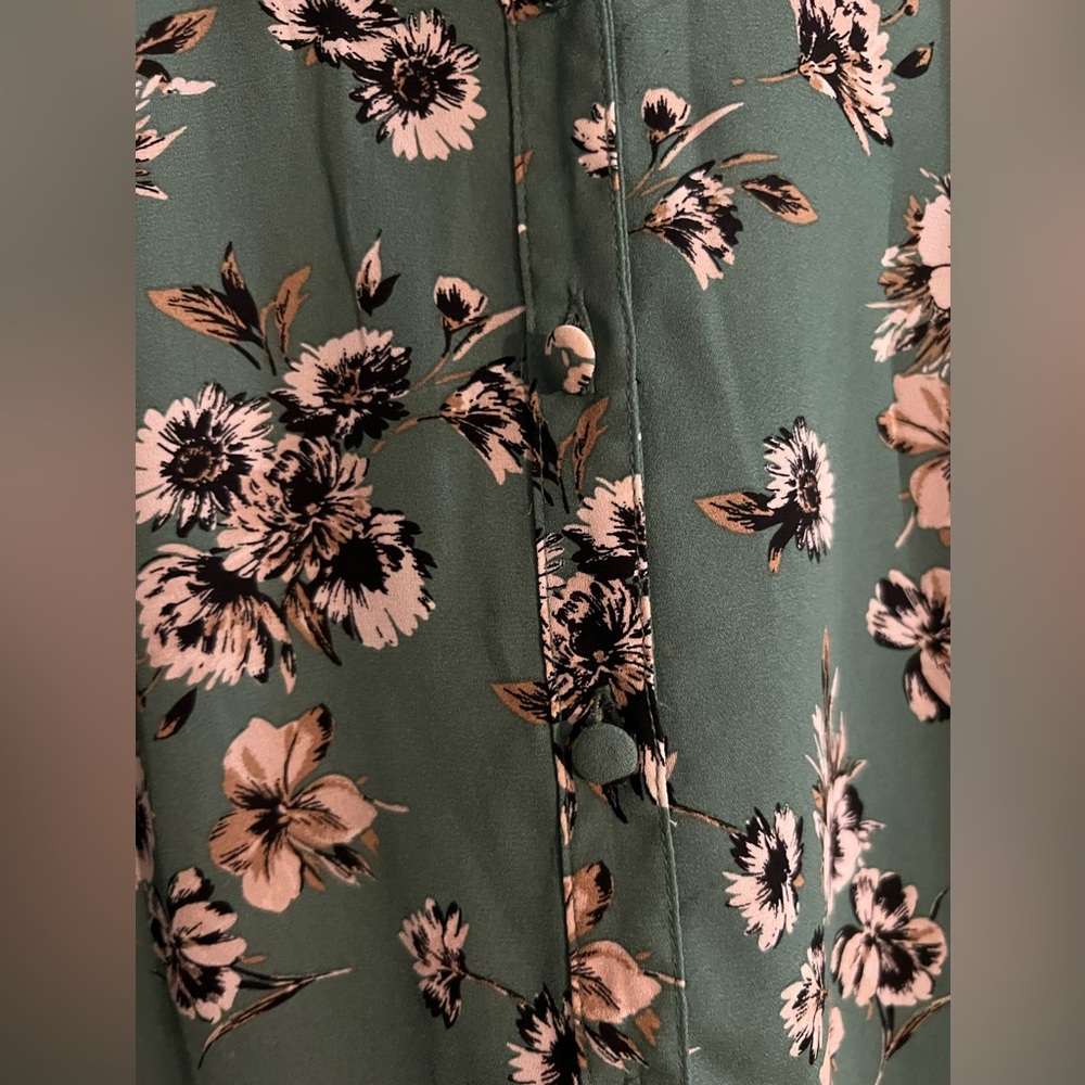 Floral Torrid Button Down Blouse 🔥 - Picture 7 of 7